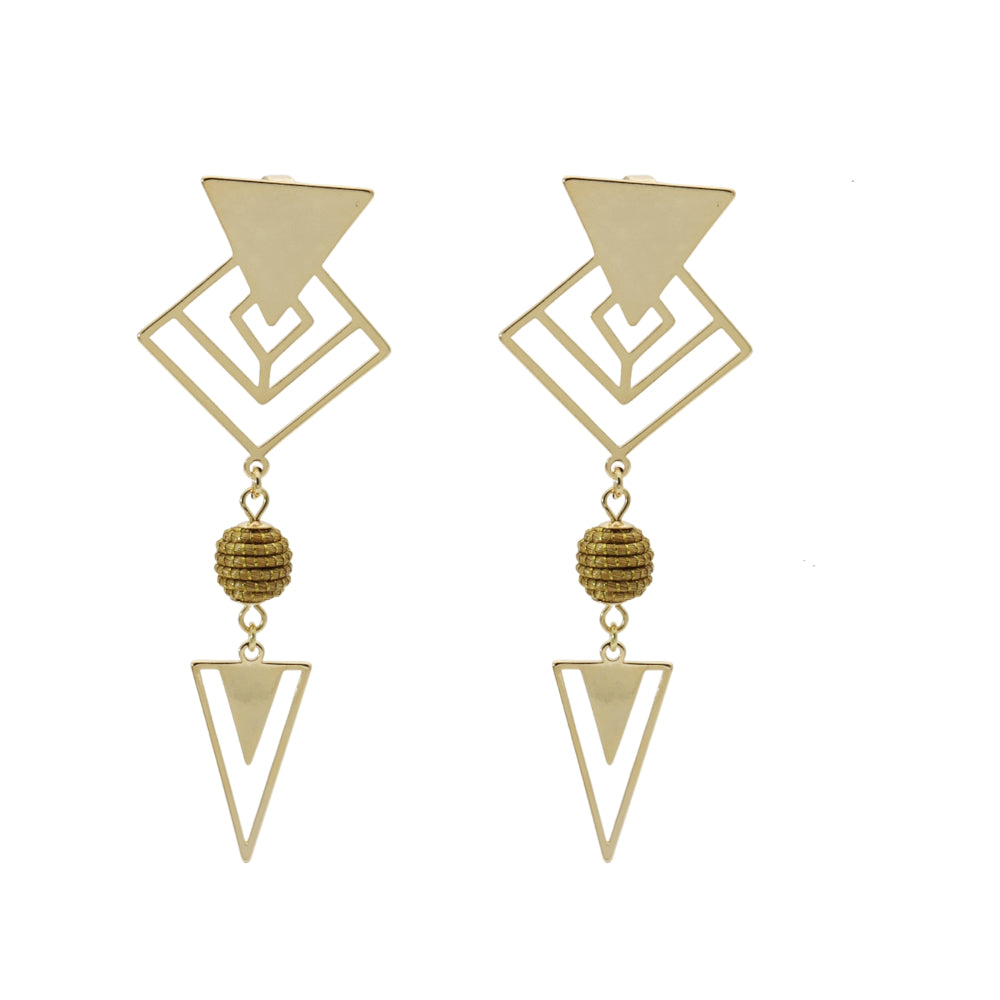 Boucles d'Oreilles Géométriques - Or Végétal & Plaqué Or 5 Microns 🌟
Laissez-vous charmer par ces magnifiques boucles d'oreilles pendantes géométriques, l'alliance parfaite entre matière noble et design moderne.

La structure aérienne en Plaqué Or 5 Microns garantit une haute qualité et une tenue longue durée. Au centre, une perle texturée en Or Végétal (Capim Dourado) apporte une touche bohème chic, naturelle et éthique.

Matériaux Premium : Or Végétal véritable et Plaqué Or 5 Microns (épaisseur assurant 